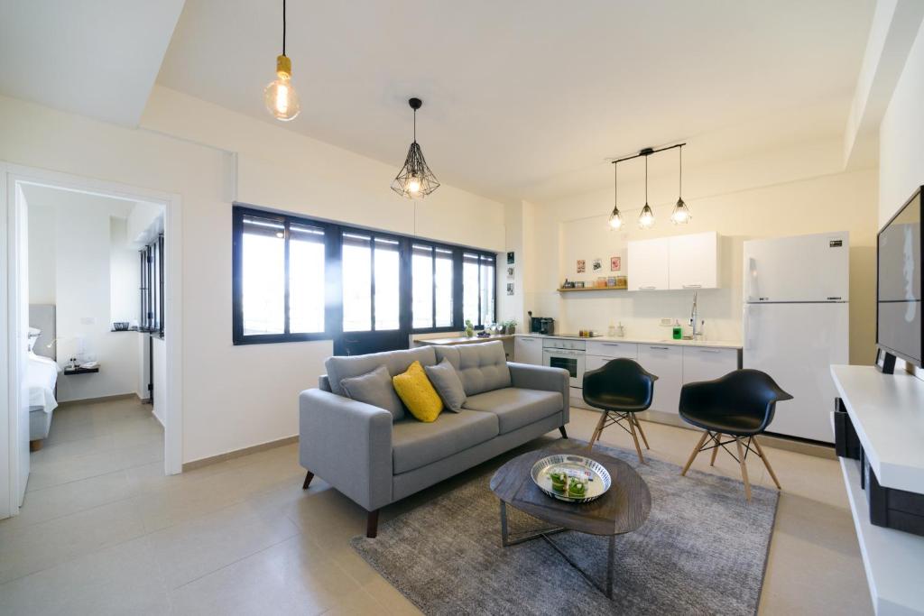 16 HaRakevet Street - By Beach Apartments TLV - image 6