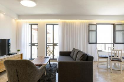 6 Ben Azariah - By Beach Apartments TLV - image 6