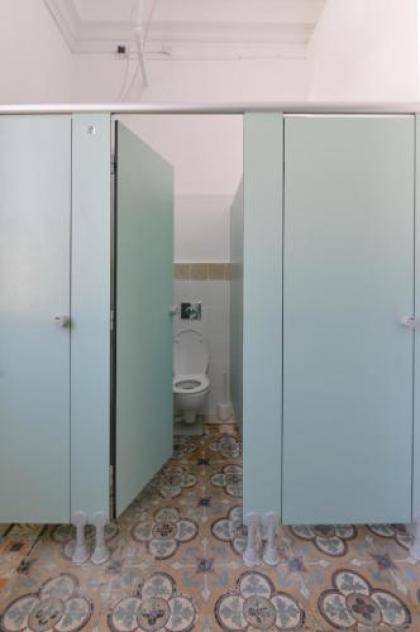 Caravan Hostel Tel Aviv By Roger Age 18-45 - image 4