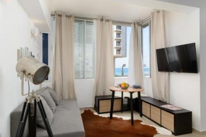 Sea View Designed Studio Apartment in Front of Hilton TLV - image 1