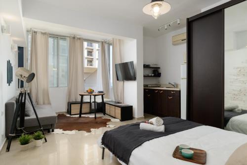 Sea View Designed Studio Apartment in Front of Hilton TLV - image 2