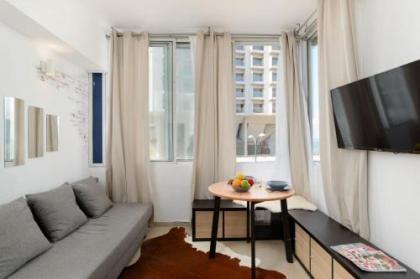 Sea View Designed Studio Apartment in Front of Hilton TLV - image 5