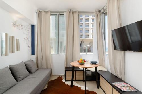 Sea View Designed Studio Apartment in Front of Hilton TLV - image 5