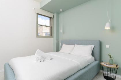 6 Tankhum - By Beach Apartments TLV - image 10