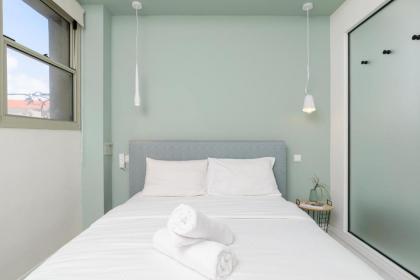 6 Tankhum - By Beach Apartments TLV - image 11