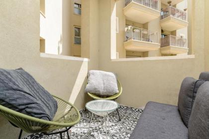 6 Tankhum - By Beach Apartments TLV - image 2
