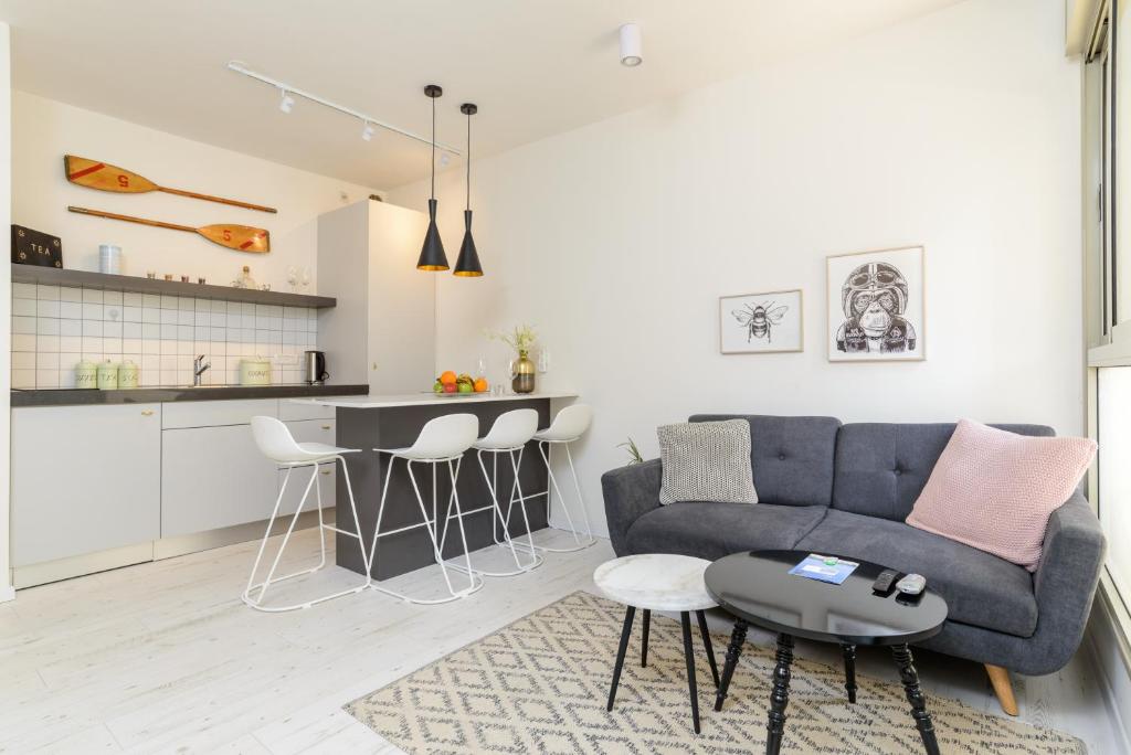 6 Tankhum - By Beach Apartments TLV - image 3