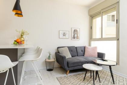 6 Tankhum - By Beach Apartments TLV - image 4