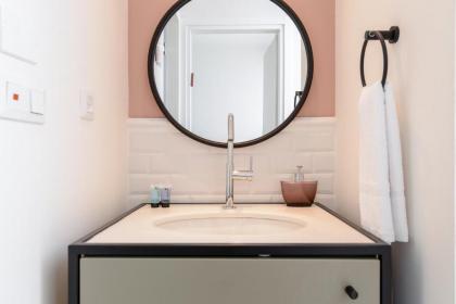 6 Tankhum - By Beach Apartments TLV - image 8