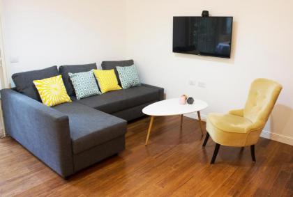 Simply Apartments - Idelson Street - image 1