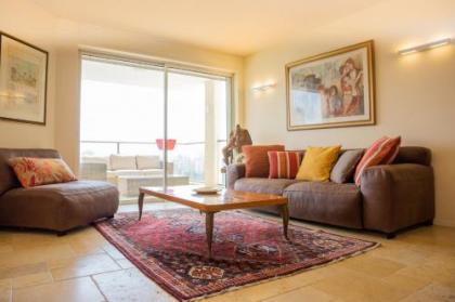 Amazing 3BR Spacious With Balcony 8th Floor - image 14
