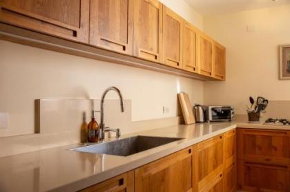 Amazing 3BR Spacious With Balcony 8th Floor - image 15