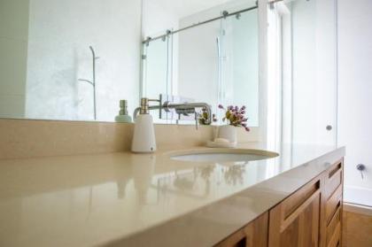 Amazing 3BR Spacious With Balcony 8th Floor - image 16