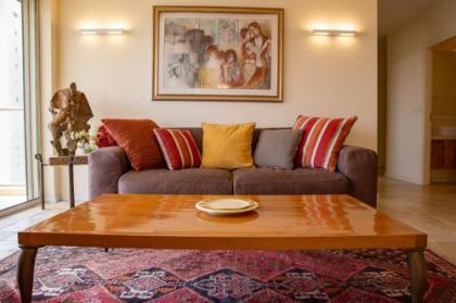 Amazing 3BR Spacious With Balcony 8th Floor - image 17