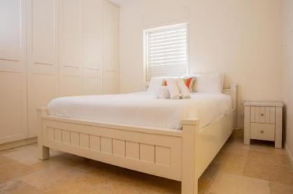 Amazing 3BR Spacious With Balcony 8th Floor - image 2