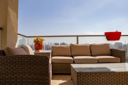Amazing 3BR Spacious With Balcony 8th Floor - image 3