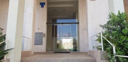 Amazing 3BR Spacious With Balcony 8th Floor - image 6