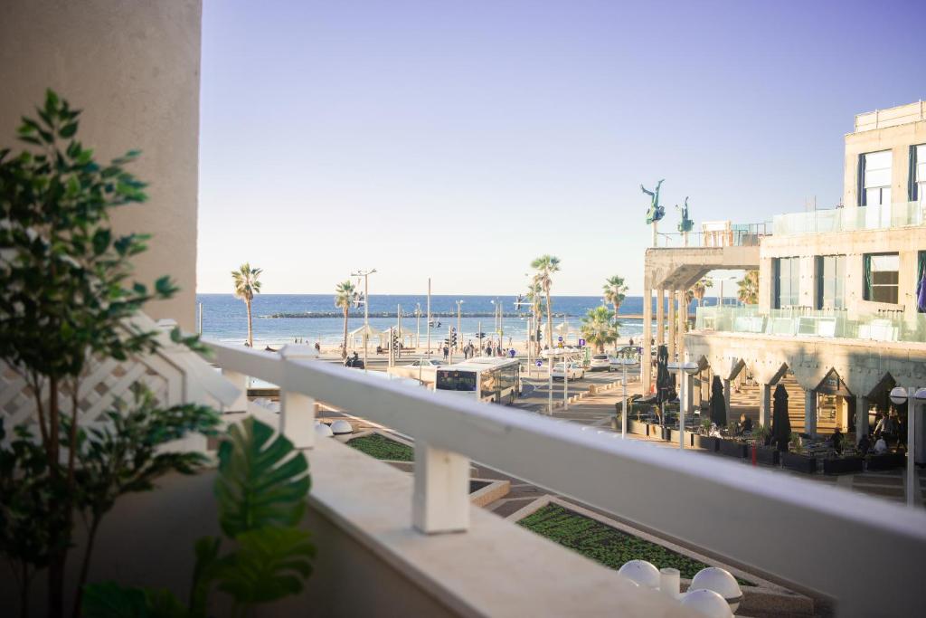 YARKON - By Beach Apartments TLV - image 2