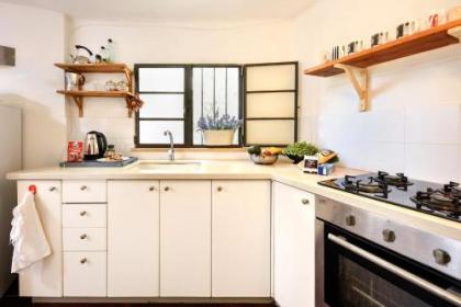 Sea Breeze Garden Apt 4 mins to the Beach by Sea N' Rent - image 16