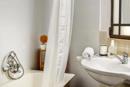 Sea Breeze Garden Apt 4 mins to the Beach by Sea N' Rent - image 18
