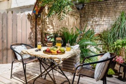 Sea Breeze Garden Apt 4 mins to the Beach by Sea N' Rent - image 4