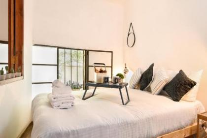 Sea Breeze Garden Apt 4 mins to the Beach by Sea N' Rent - image 8