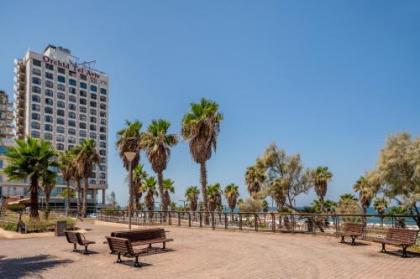 Stylish Studio City Apt w Private Balcony by Sea N' Rent - image 10