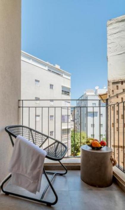 Stylish Studio City Apt w Private Balcony by Sea N' Rent - image 13