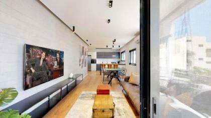 Perfect 4BR in Frishman by HolyGuest - image 1