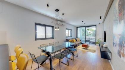 Perfect 4BR in Frishman by HolyGuest - image 12