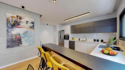 Perfect 4BR in Frishman by HolyGuest - image 15