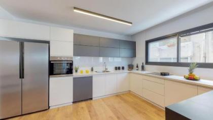 Perfect 4BR in Frishman by HolyGuest - image 16
