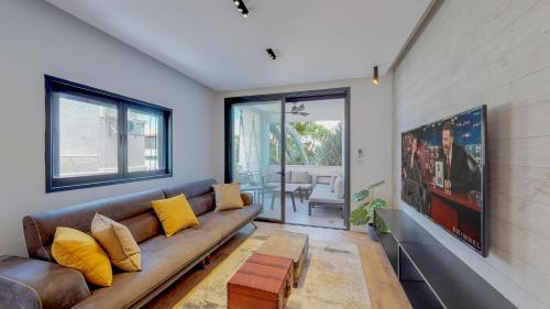 Perfect 4BR in Frishman by HolyGuest - image 2