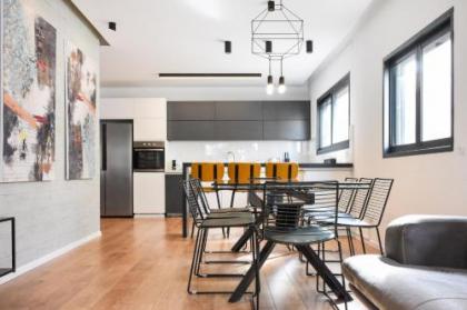 Perfect 4BR in Frishman by HolyGuest - image 9
