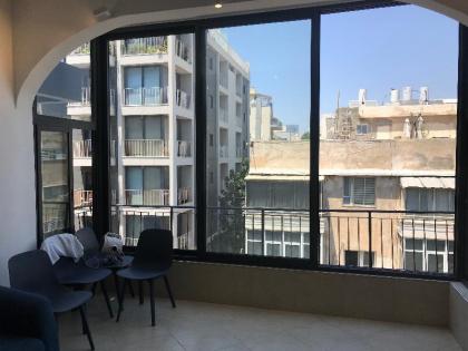 Bugrashov St. 2R with sea view! perfect location!