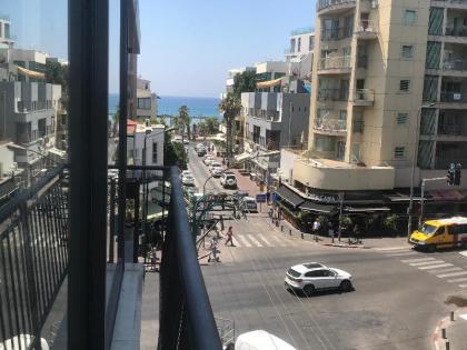 Bugrashov St. 2R with sea view! perfect location! - image 2
