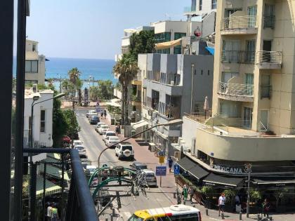 Bugrashov St. 2R with sea view! perfect location! - image 4