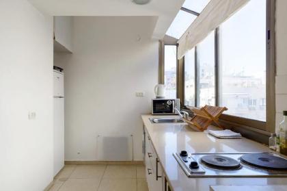 POP ARt apt few steps from the beach tel Aviv 