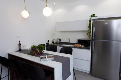 Emilia TLV - image 18