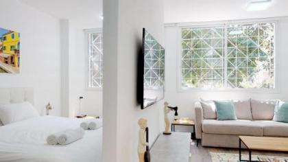 Quiet 1BR on Gordon Beach by HolyGuest - image 14