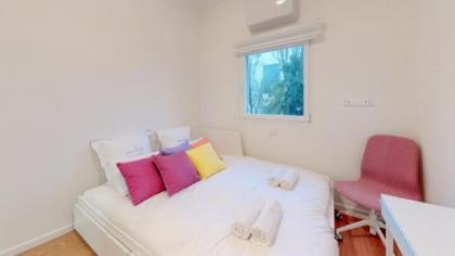 Colorful Shenkin 3-BR by HolyGuest - image 4