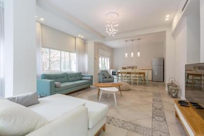 Charming 2 Bdr Apartment Garden Dizengoff #TL41 - image 1
