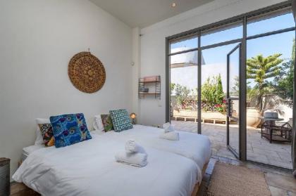Trust Inn -Jaffa's Flea Market Sea View Terrace - image 2
