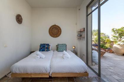 Trust Inn -Jaffa's Flea Market Sea View Terrace - image 3