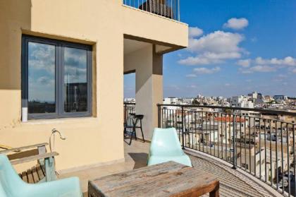 Trust Inn -Magic Sea View Terrace & Parking - image 2