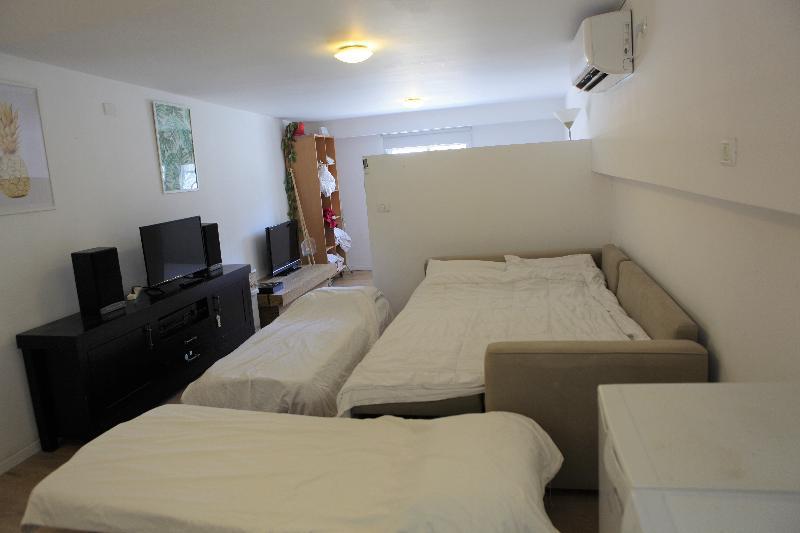Enjoy Spacious Beach&Market 1 BR supreme location - image 3