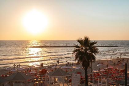Enjoy Spacious Beach&Market 1 BR supreme location - image 5