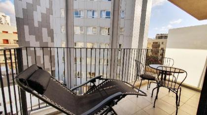 Design 1 Bdr Apartment Beach Side #TL53 - image 4