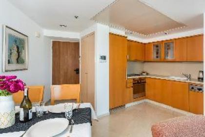 Awesome 1BR apartment with Amazing Balcony - image 10