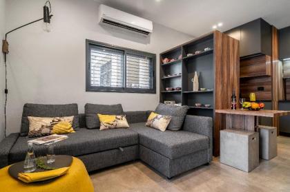 Stylish Studio Apt w Balcony Close to the Beach tel Aviv